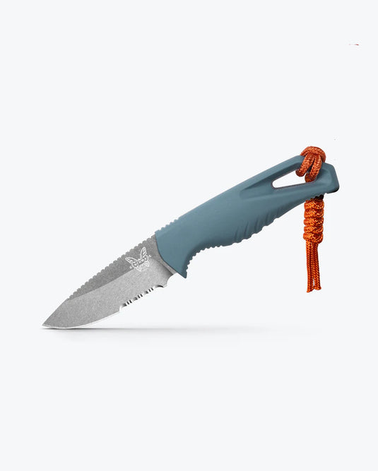 Benchmade Intersect™ MagnaCut Depth Blue Santoprene®, Partially Serrated (18050S)