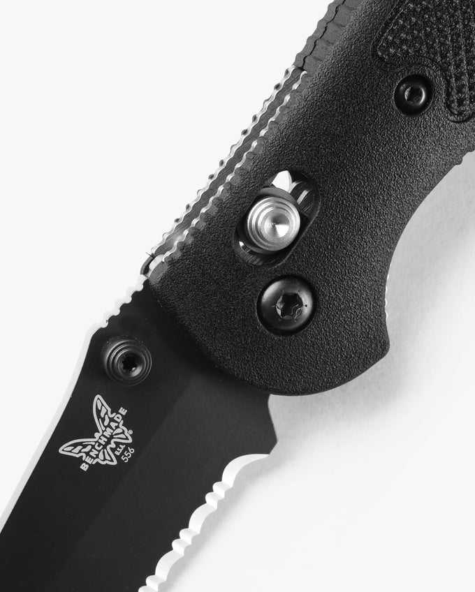 Cargue la imagen en el visor de la galería, Benchmade Mini Griptilian® AXIS Lock Black S30V Partially Serrated (556SBK-S30V)
