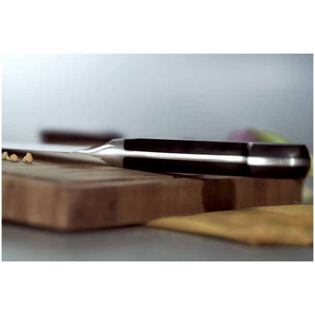 Cargue la imagen en el visor de la galería, Zwilling Pro 8&quot; Chef&#39;s Knife (38401-203)
