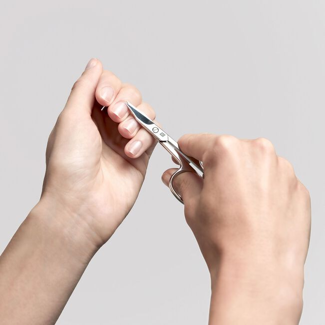 Cargue la imagen en el visor de la galería, Zwilling Classic Nail &amp; Cuticle Scissors (47540-091)
