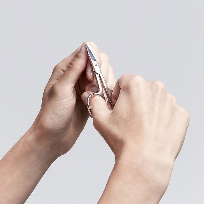 Cargue la imagen en el visor de la galería, Zwilling Classic Nail &amp; Cuticle Scissors (47540-091)
