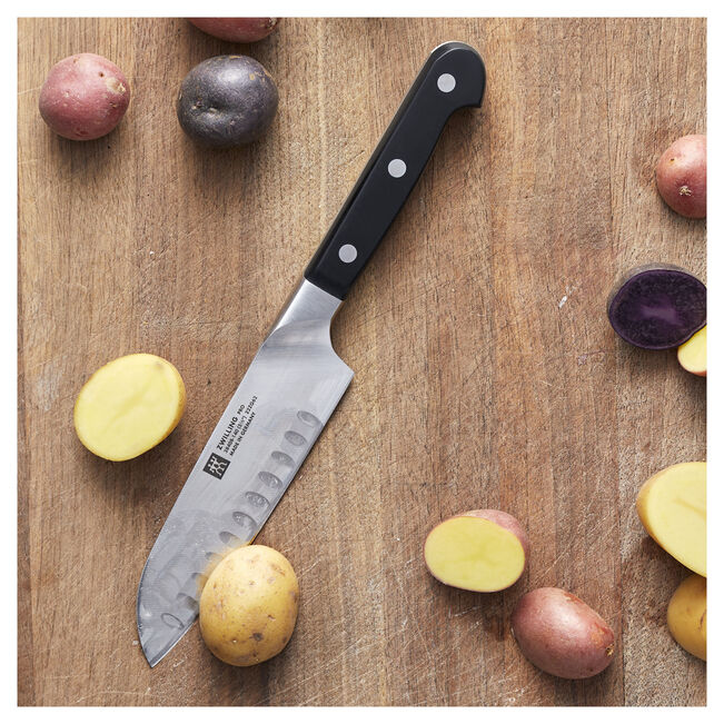 Cargue la imagen en el visor de la galería, Zwilling Pro 5.5&quot; Hollow Edge Santoku (38408-143)
