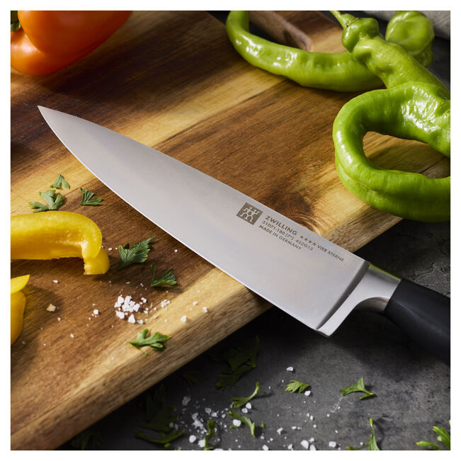 Cargue la imagen en el visor de la galería, Zwilling Four Star 7&quot; Chef&#39;s Knife (31071-183)

