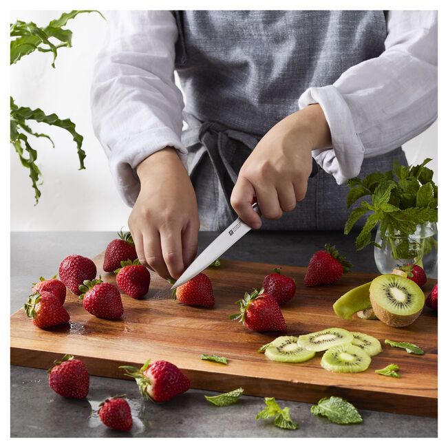 Cargue la imagen en el visor de la galería, Zwilling Four Star 5&quot; Utility Knife (1034603)
