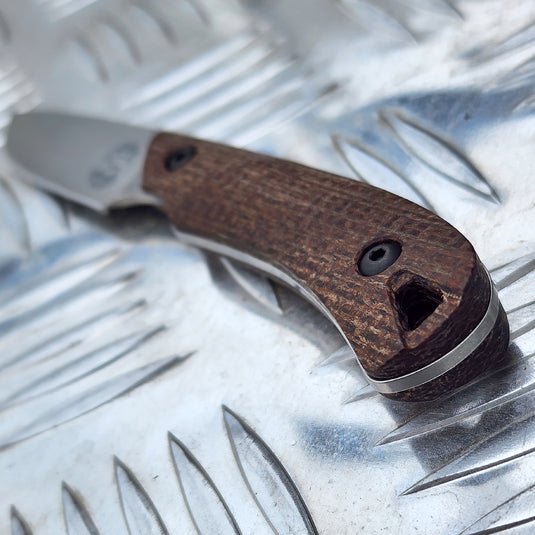 White River Smith & Sons Axiom, Natural Burlap Micarta, Magnacut (WRSS-AXM-BNA)