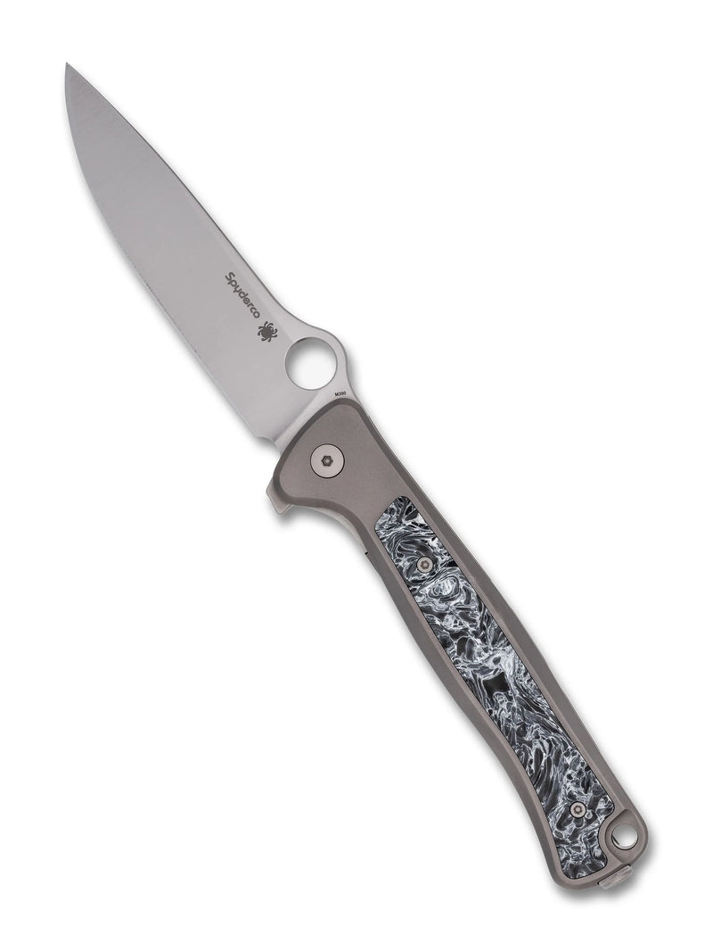Cargue la imagen en el visor de la galería, Spyderco Slym™ Titanium - Dark Matter Polar Fat Carbon Fiber Inlay, M390 (C271TIP)