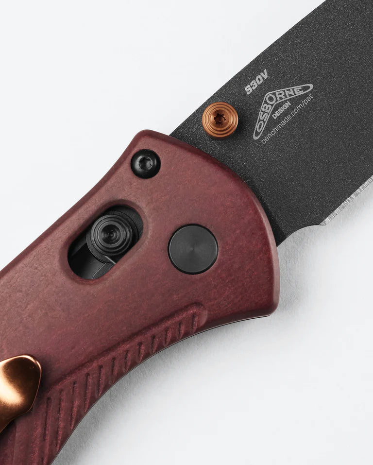 Cargue la imagen en el visor de la galería, Benchmade Mini Barrage® AXIS® Assist Redstone Richlite (585BK-04)
