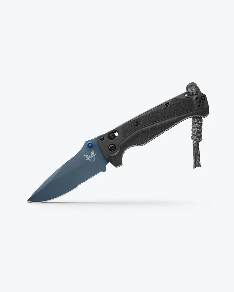 Cargue la imagen en el visor de la galería, Benchmade Adira™ AXIS® Lock MagnaCut Tempest Gray Grivory®, Partially Serrated (18060SBT-01) - COMING IN MAY!!
