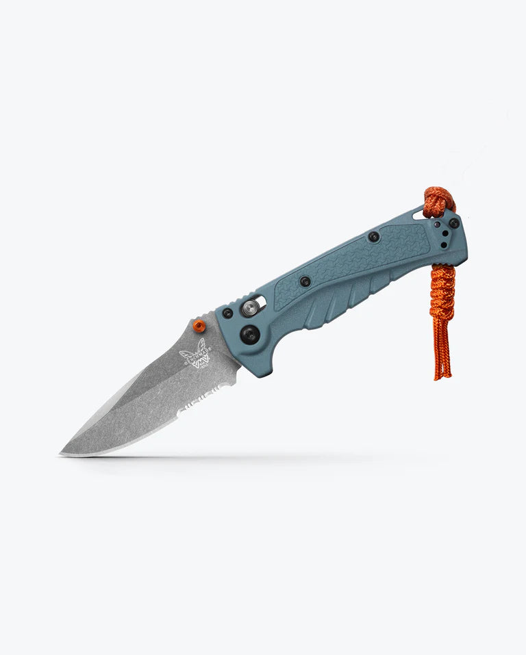 Cargue la imagen en el visor de la galería, Benchmade Mini Adira™ AXIS® Lock MagnaCut Depth Blue Grivory®, Partially Serrated (18065S) - COMING IN MAY!!
