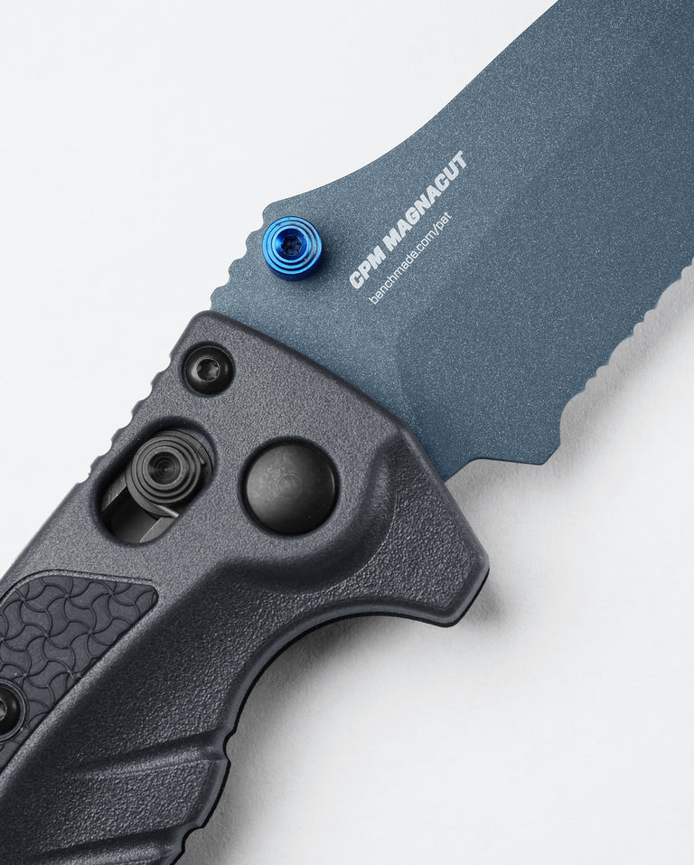 Cargue la imagen en el visor de la galería, Benchmade Mini Adira™ AXIS® Lock MagnaCut Tempest Gray Grivory®, Partially Serrated (18065SBT-01) - COMING IN MAY!!
