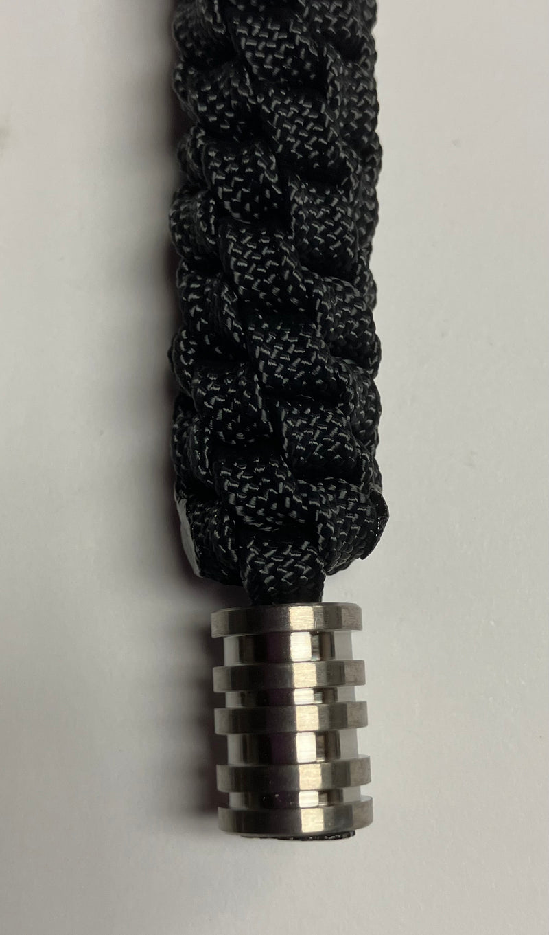 Cargue la imagen en el visor de la galería, Anchor&#39;s Knot Black 550 Paracord Spiral Knot Lanyard with Titanium Bead
