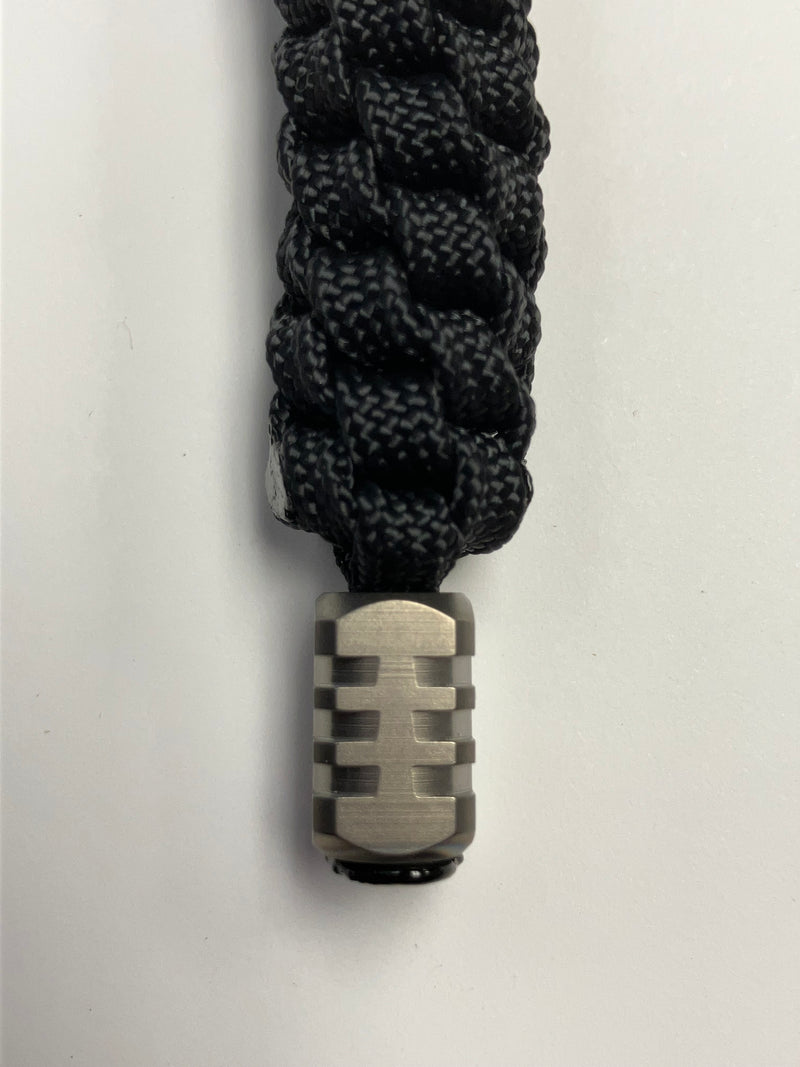 Cargue la imagen en el visor de la galería, Anchor&#39;s Knot 550 Paracord Spiral Knot Lanyard with Titanium Bead
