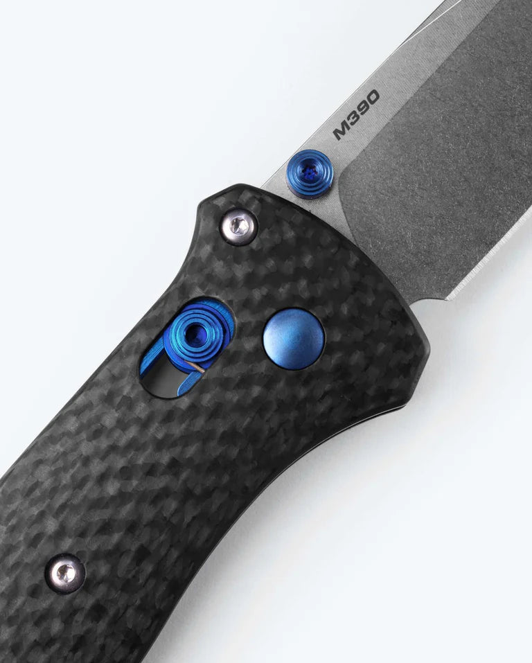 Cargue la imagen en el visor de la galería, Benchmade Bailout® AXIS® Lock Carbon Fiber, M390 (537-09) - COMING SOON!!

