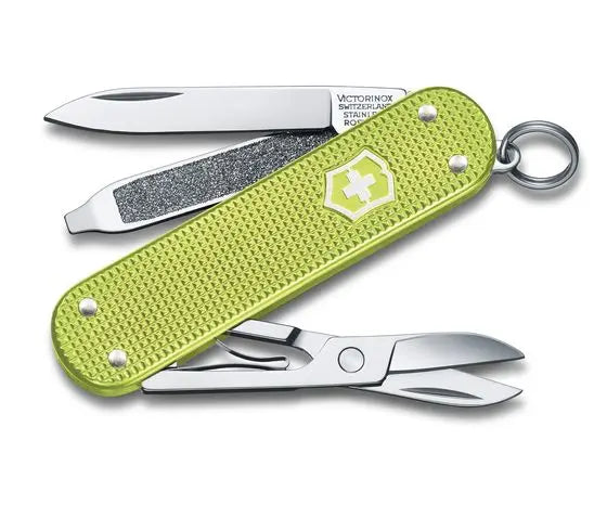 Cargue la imagen en el visor de la galería, Swiss Army Classic SD Knife Alox Lime Twist (0.6221.241G)
