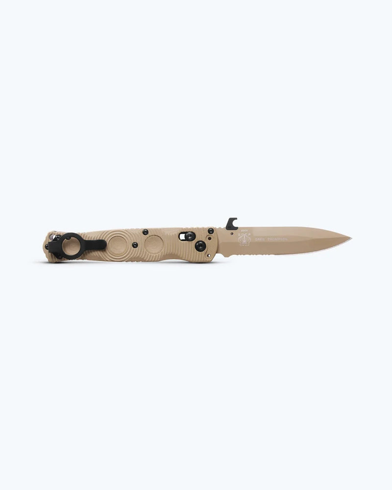 Cargue la imagen en el visor de la galería, Benchmade Mini SOCP® Folder AXIS Lock Desert Tan G10 Serrated S30V (393SSN-01) - COMING SOON!
