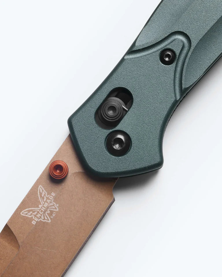 Cargue la imagen en el visor de la galería, Benchmade Osborne AXIS Lock Reverse Tanto Taiga Green Aluminum (940FE-2601)
