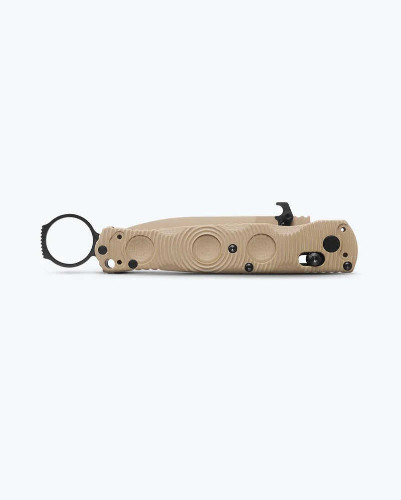 Cargue la imagen en el visor de la galería, Benchmade Mini SOCP® Folder AXIS Lock Desert Tan G10 Serrated S30V (393SSN-01) - COMING SOON!
