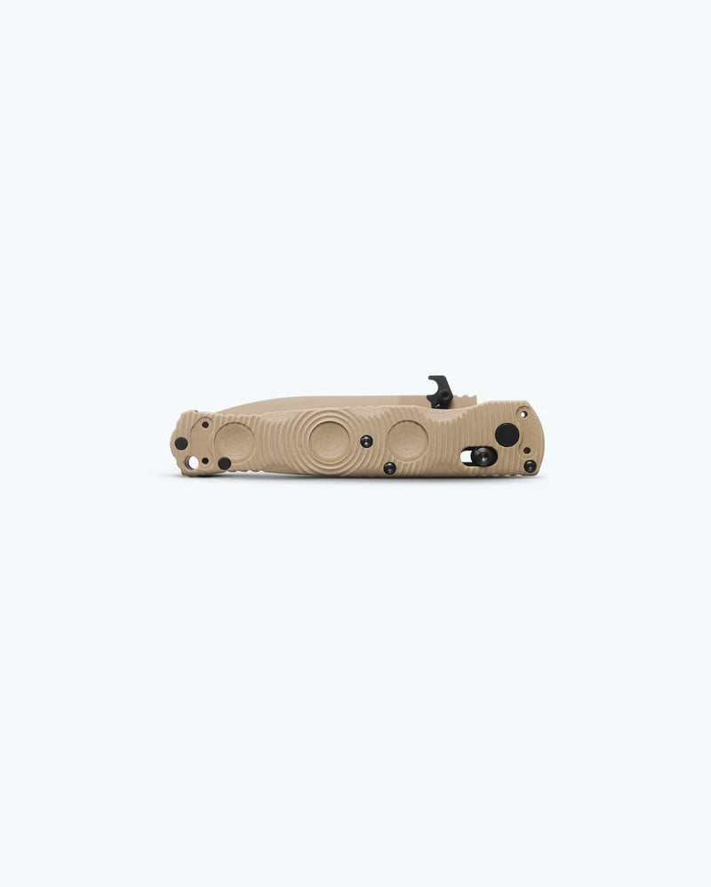 Cargue la imagen en el visor de la galería, Benchmade Mini SOCP® Folder AXIS Lock Desert Tan G10 Serrated S30V (393SSN-01) - COMING SOON!
